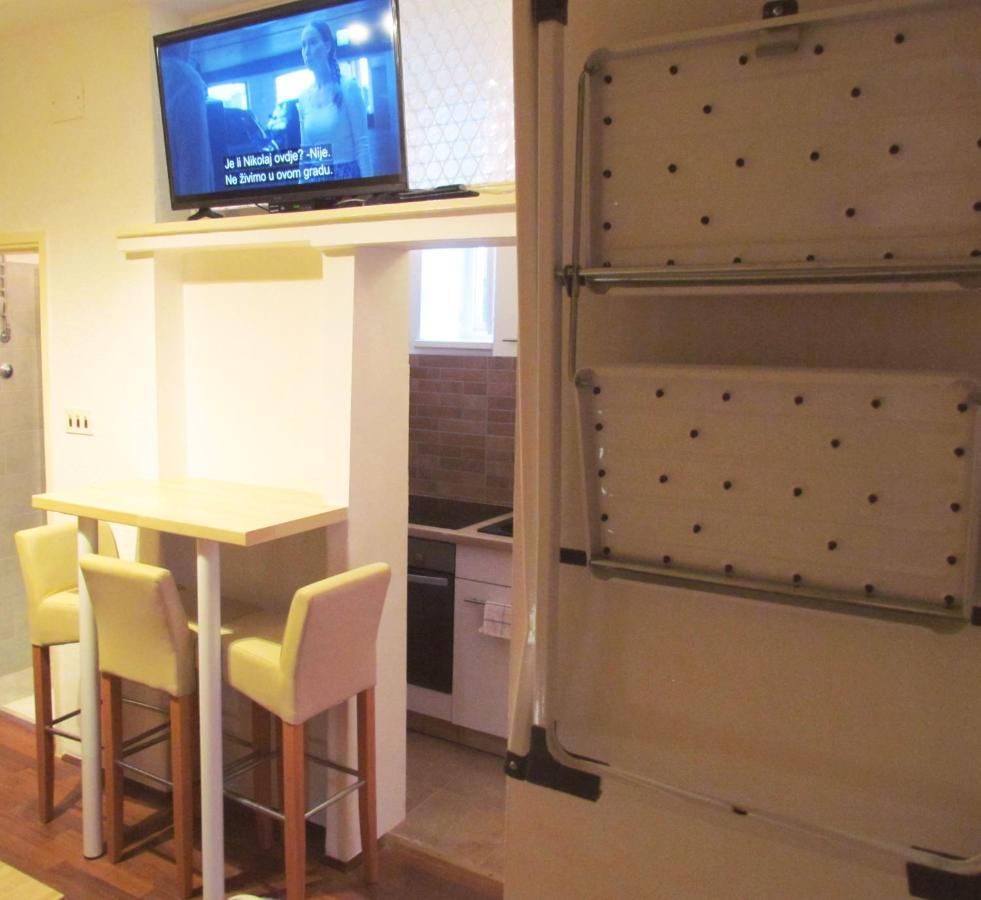 Center Studio Apartment Pula Exterior photo